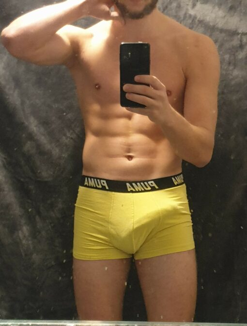 Hi ich biete meine getragenen Boxershorts an. Beim Sport sowie im Alltag getragen. Auf Wunsch hin, kann ich dir auch eine Menge Extras anbieten ;). Kontaktiere mich einfach unter: deinsexytrainer@gmail.com ich freue mich auf deine Nachricht.